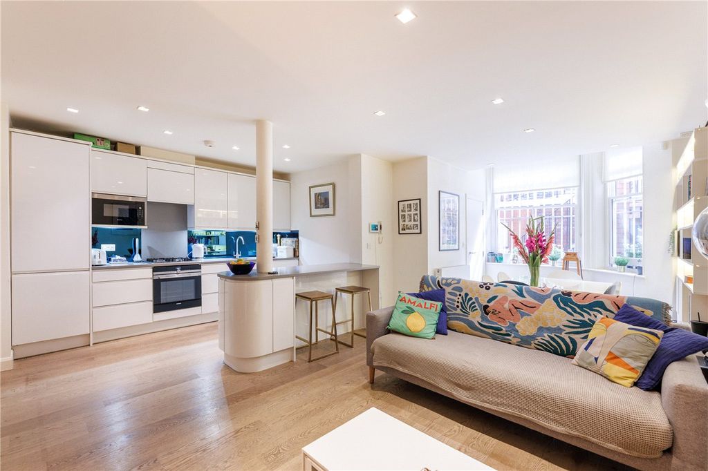 Property photo 1 of 11 Reception/Kitchen