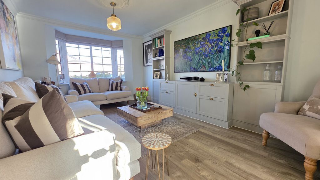 Property photo 3 of 27