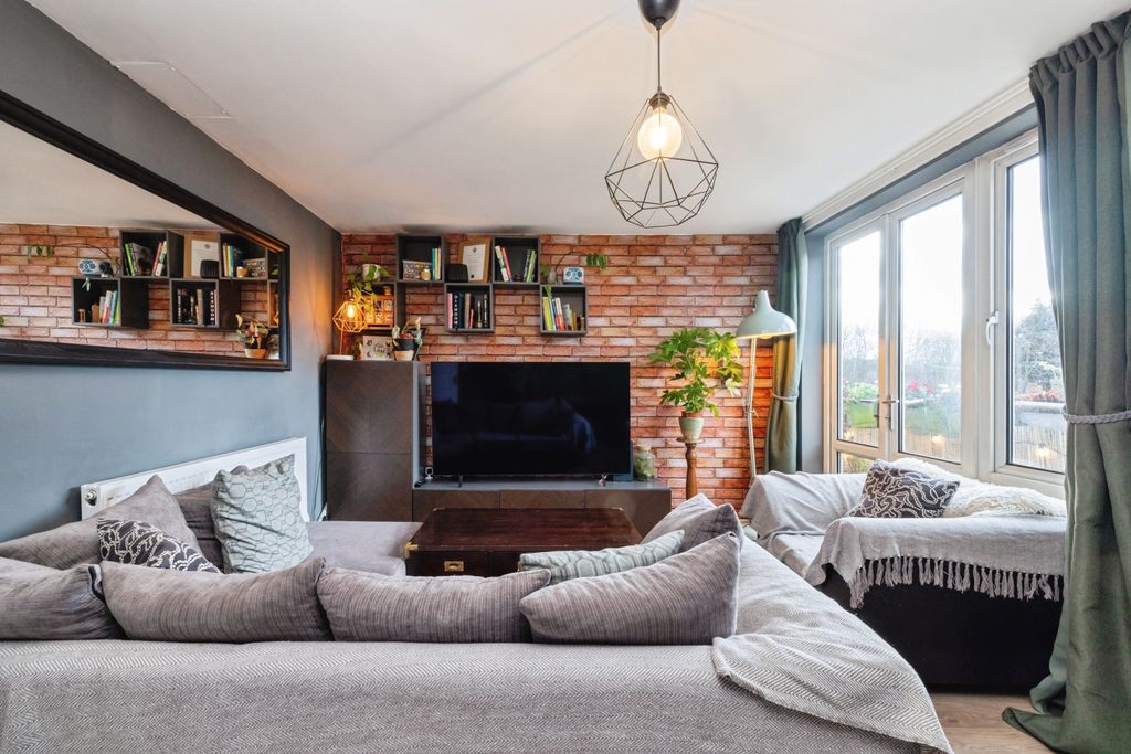 Property photo 2 of 22 Bfk_0074