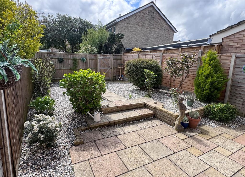 Property photo 2 of 18 Garden Shot 1.4.Jpg