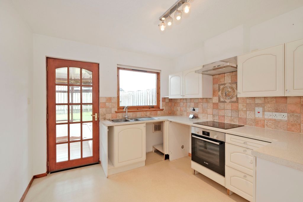Property photo 3 of 19