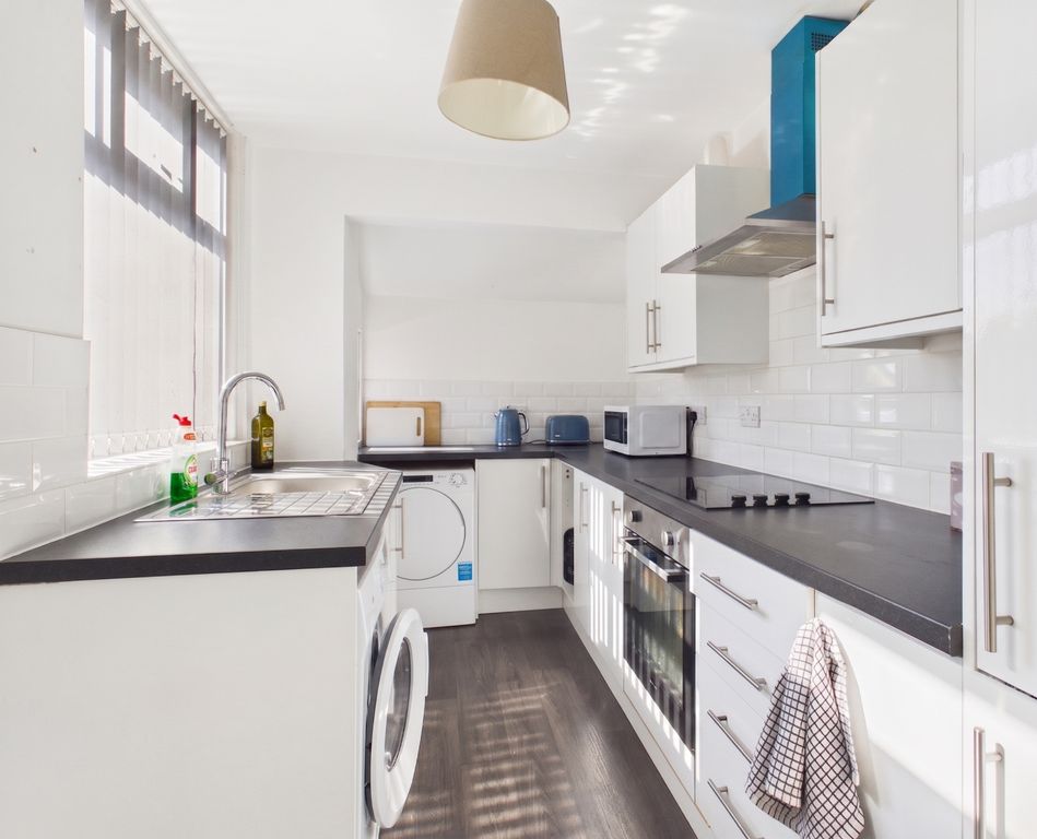 Property photo 3 of 13 Middleton Road - Ewemove - Kitchen
