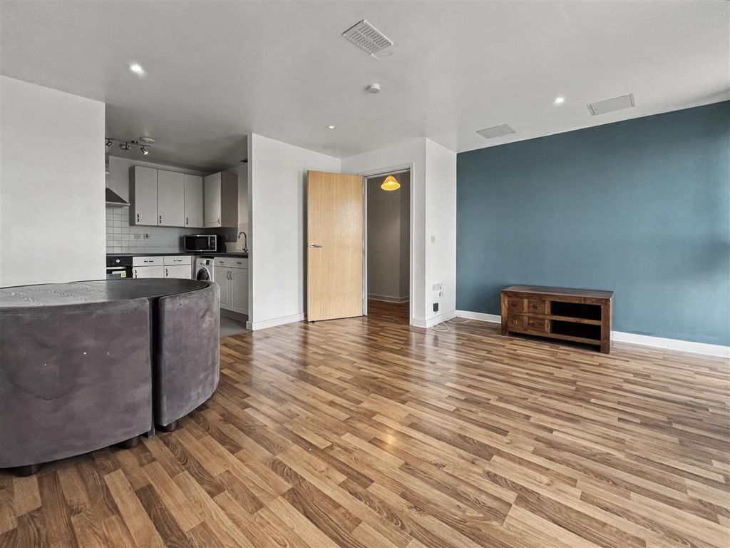 Property photo 3 of 11 09_Lounge Diner 001.Jpeg