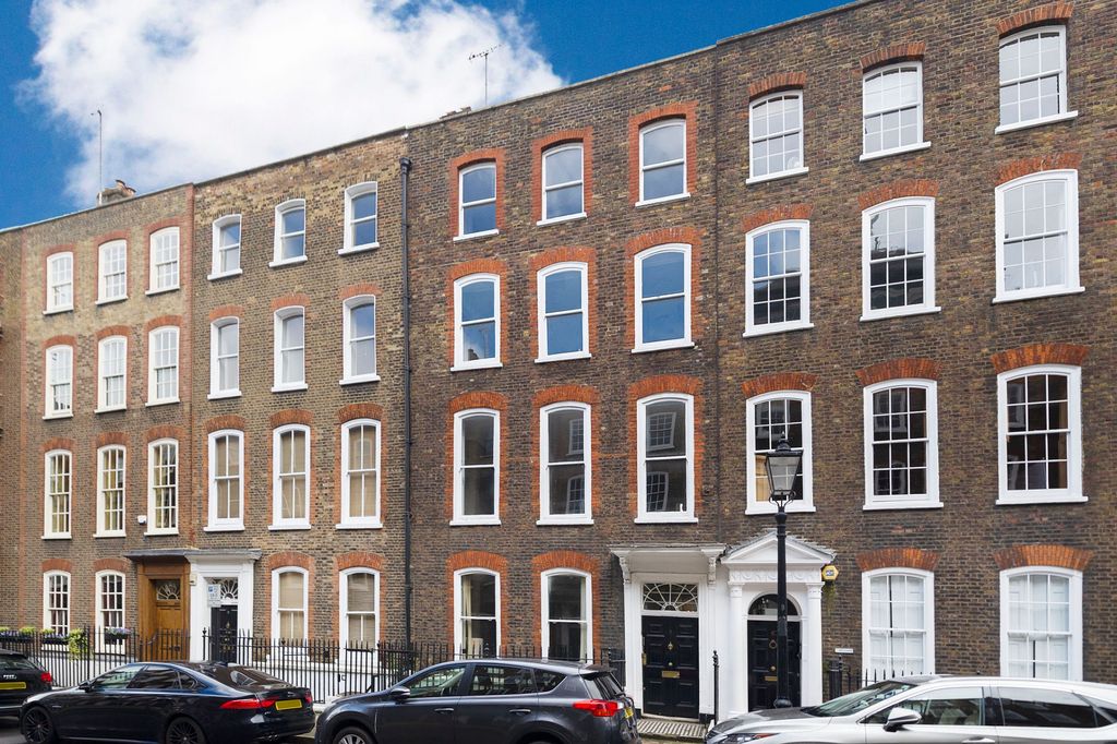 Property photo 1 of 11 7 Great James Street, Bloomsbury London WC1N 3Df