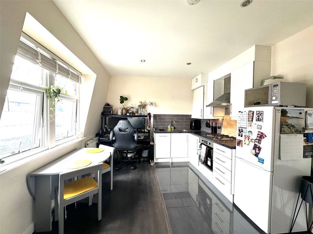 Property photo 1 of 16 Picture No. 12