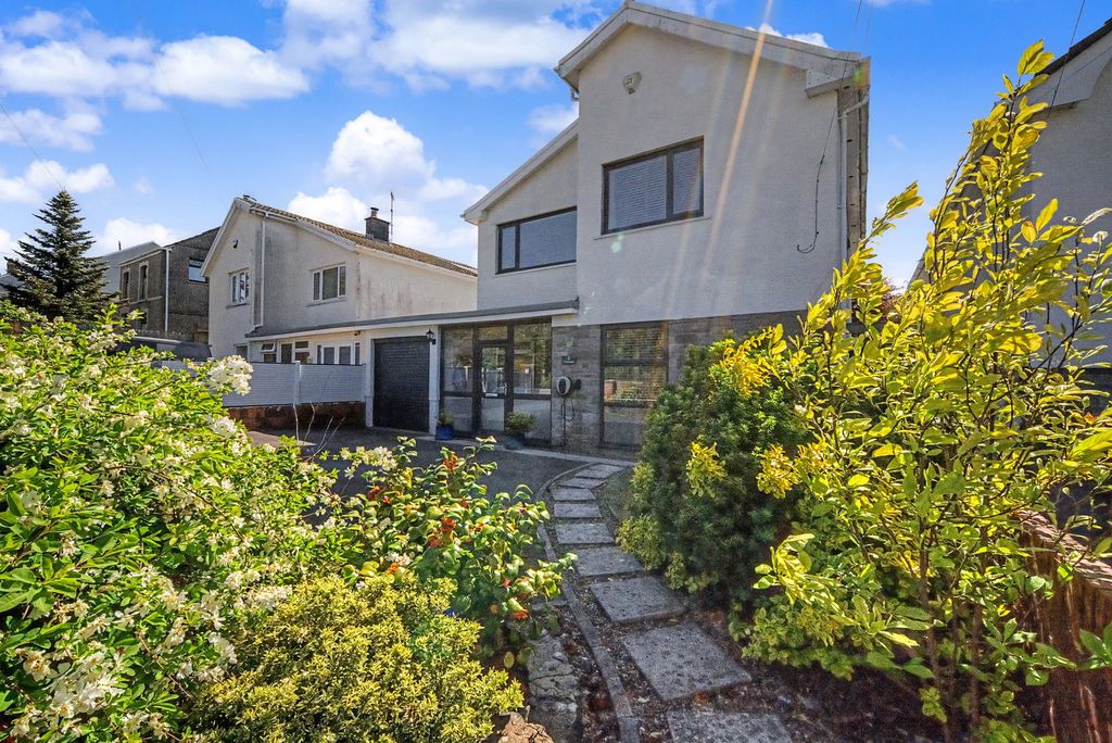 Property photo 2 of 45