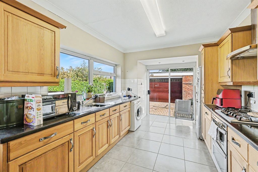 Property photo 3 of 34