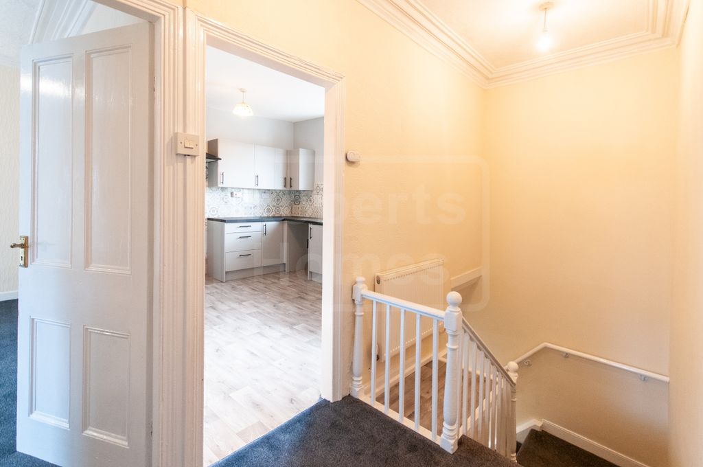 Property photo 2 of 9 Landing