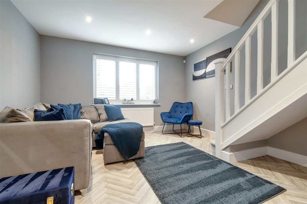 Property photo 2 of 21 Lounge