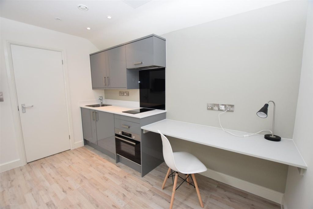 Property photo 3 of 6 2820442