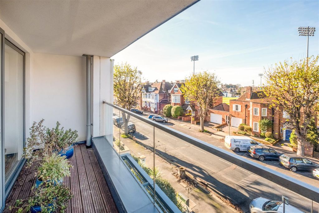 Additional image 14 of 3 bed flat to rentPalmeira Avenue, Hove BN3