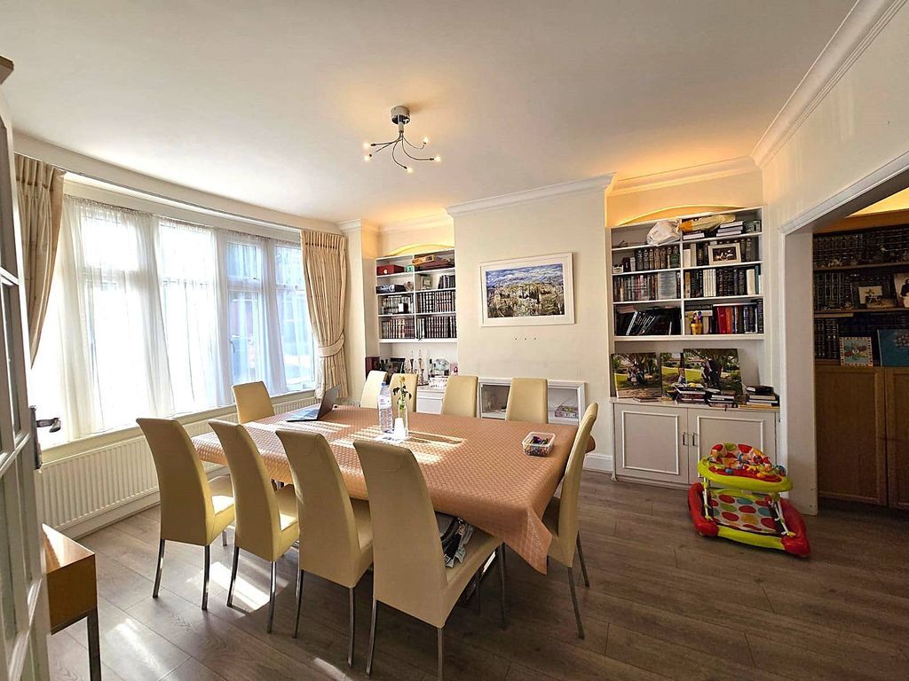Property photo 3 of 11 Gallery