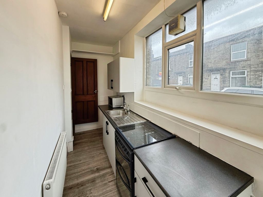 Property photo 3 of 6 Kitchen