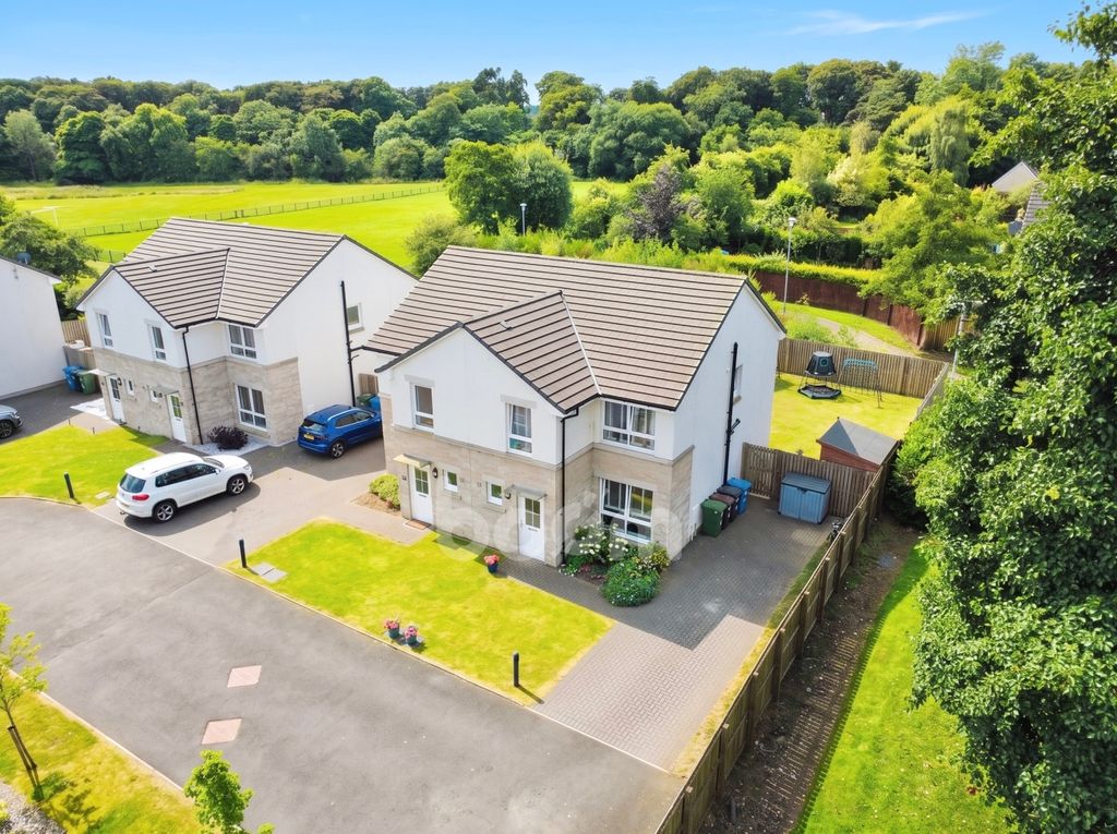 Property photo 1 of 26 Lochwynd, Lochwinnoch Three Bedroom Semi Detached