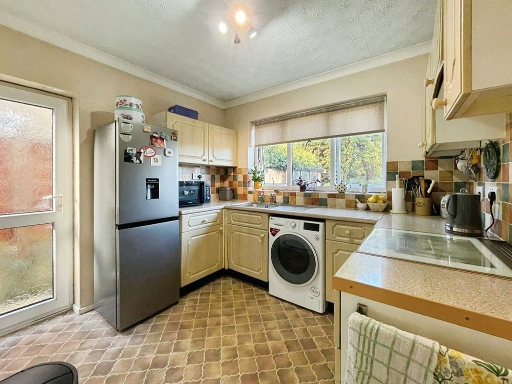 Property photo 3 of 18 Pbox-Kitchen-343314.Jpg