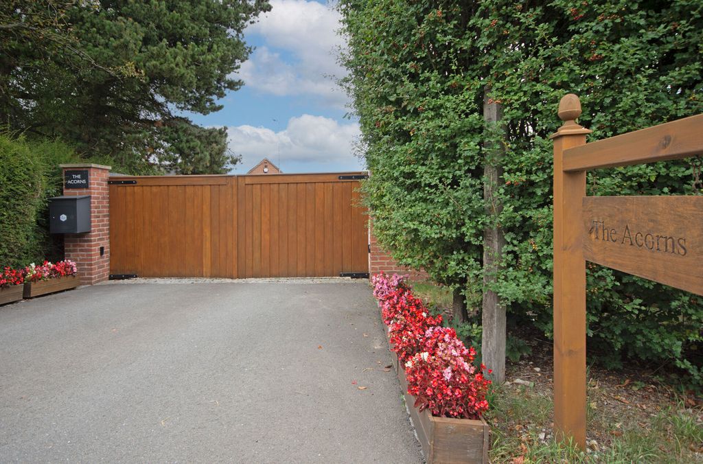 Property photo 2 of 40