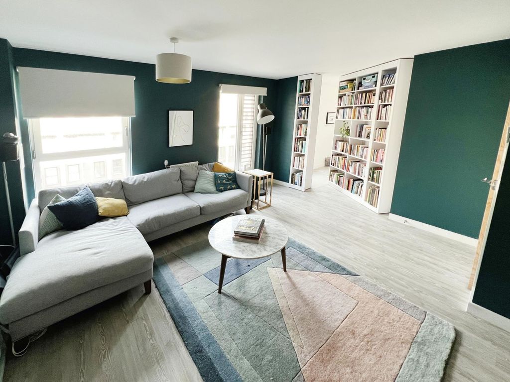 Property photo 3 of 11 Photo 2