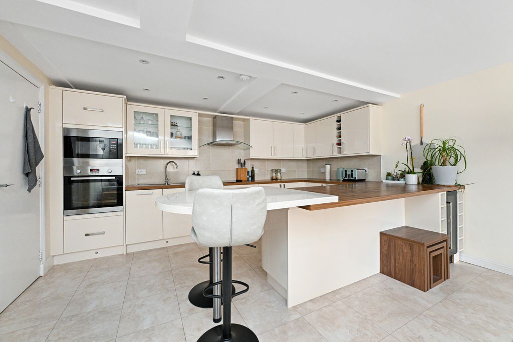 Property photo 2 of 15 Property Image 2