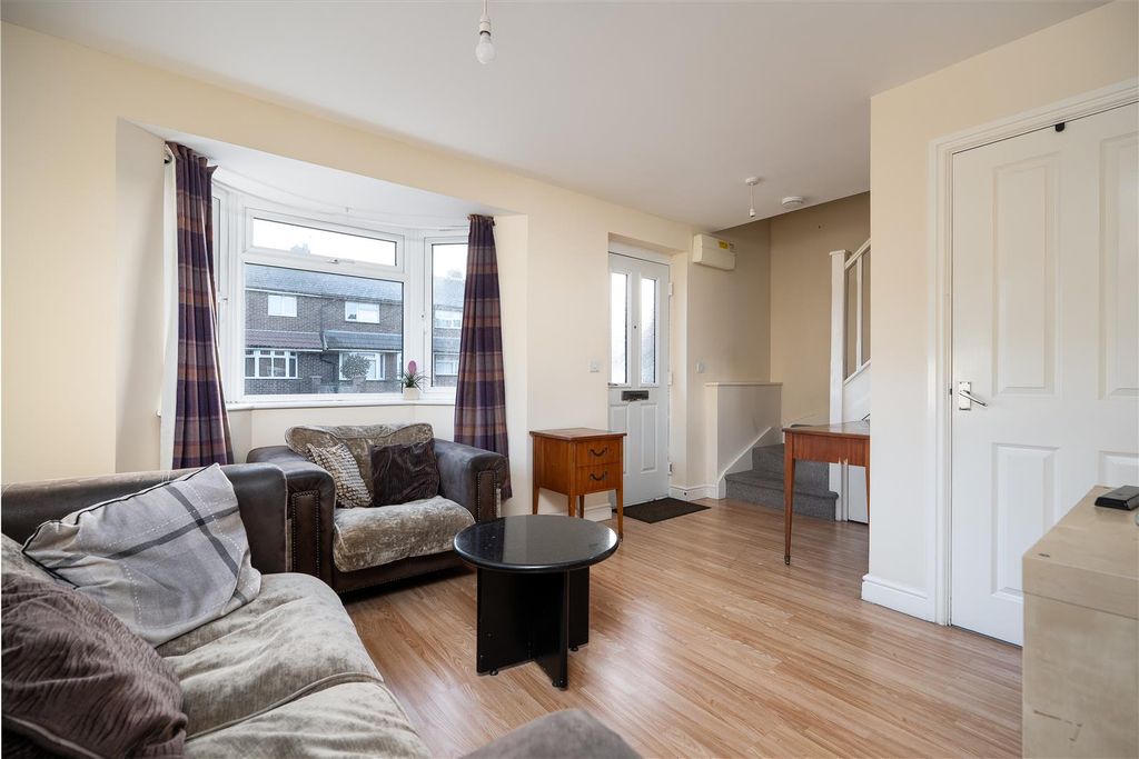 Property photo 3 of 14 Living Room