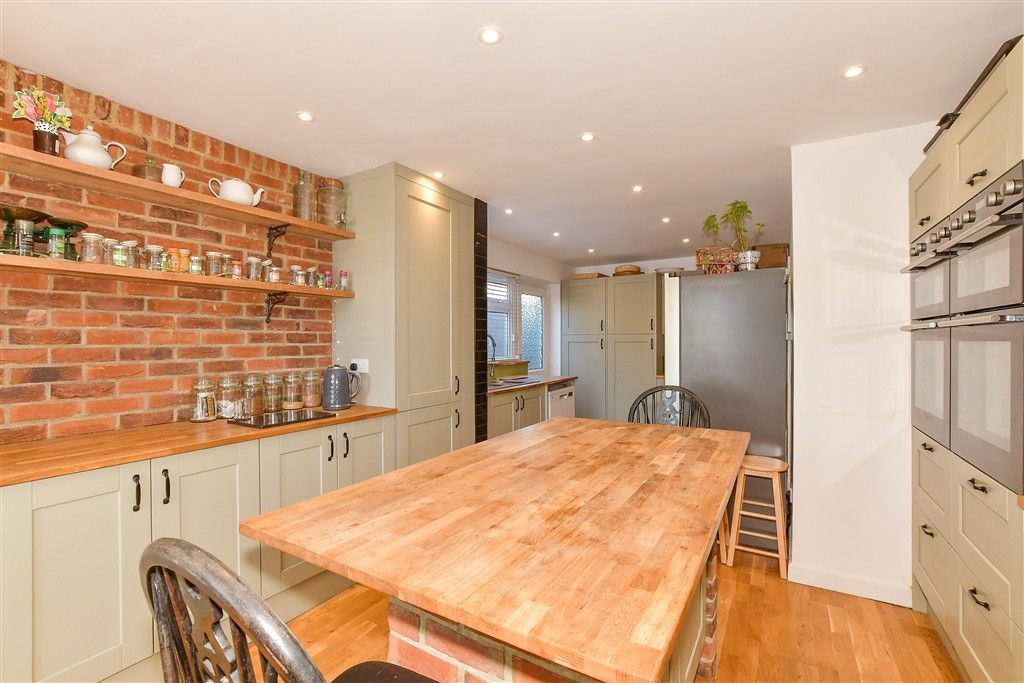 Property photo 3 of 16 Kitchen