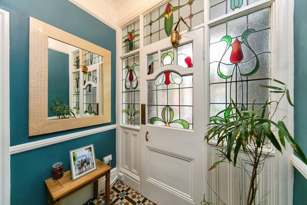 Property photo 2 of 17 Photo