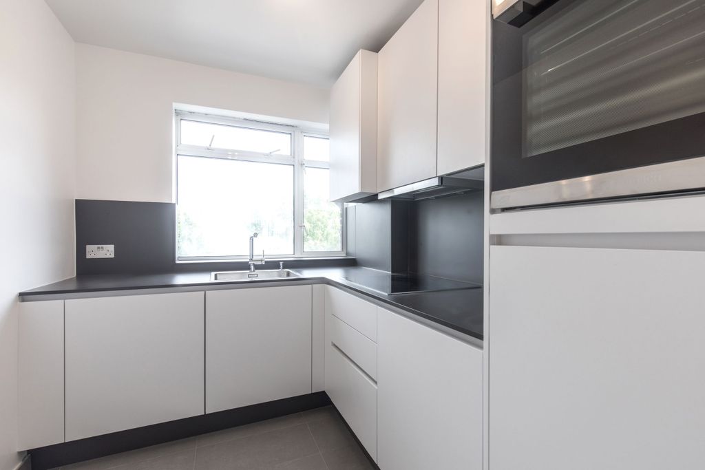 Property photo 1 of 10 Kitchen
