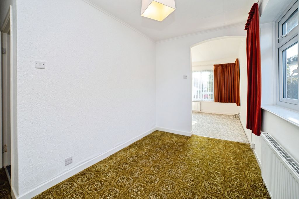 Property photo 3 of 27 Dining Room