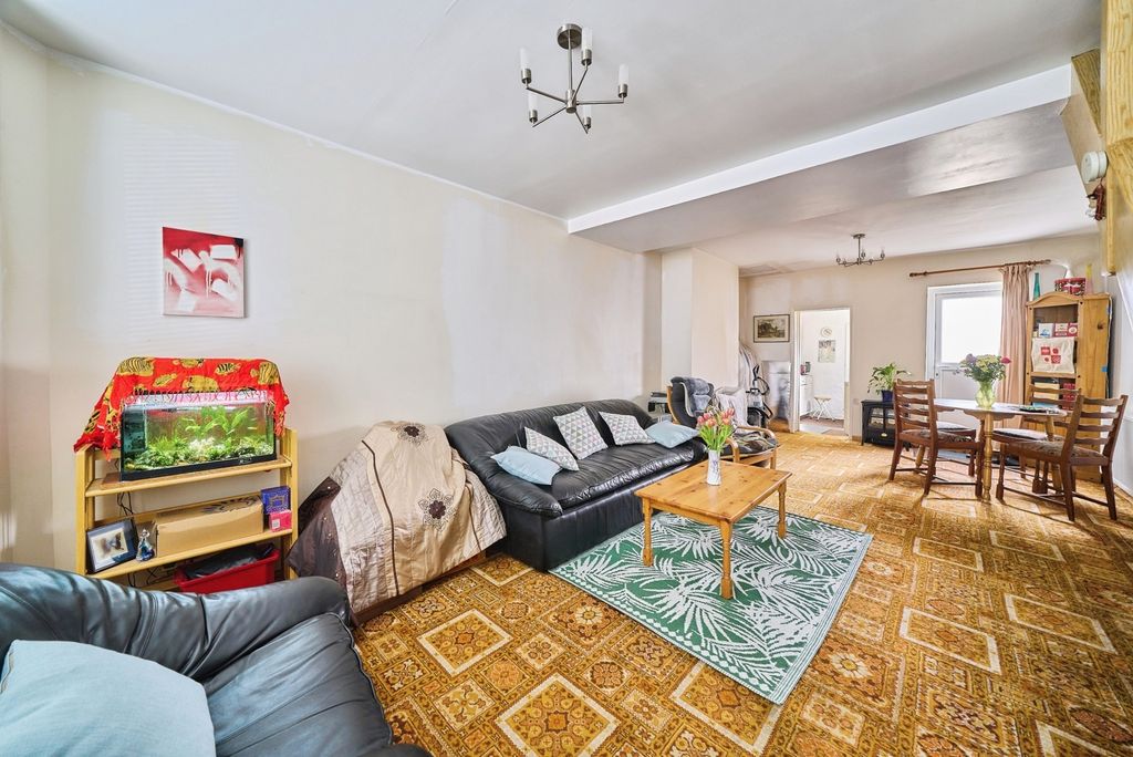 Property photo 3 of 19 Pbox-Img.Jpg