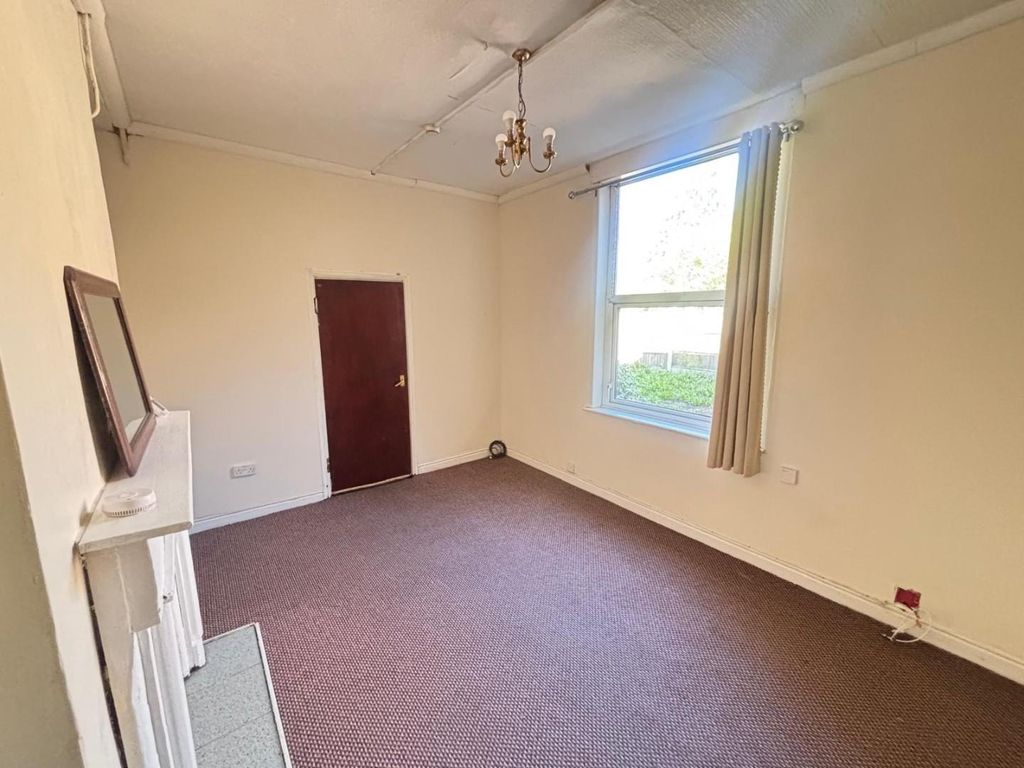 Property photo 2 of 7 4.Jpeg