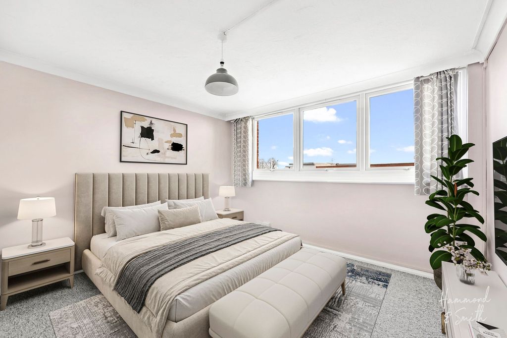 2 bed flat for saleThe Plain, Epping CM16 photo 4