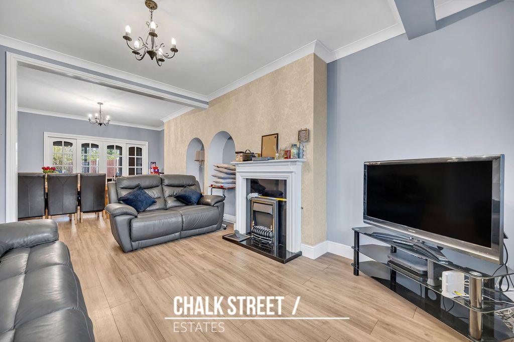 Property photo 3 of 23