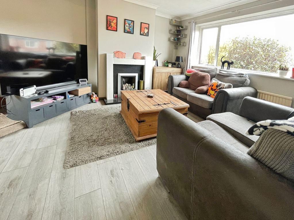 Property photo 2 of 23 Lounge