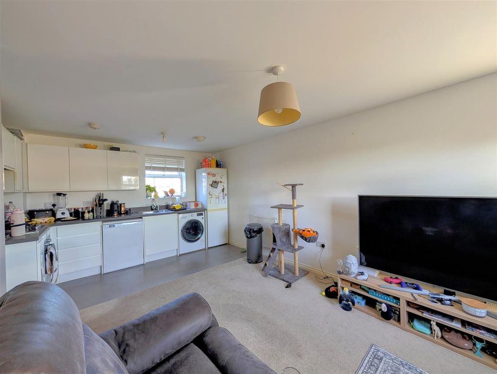 Property photo 2 of 8