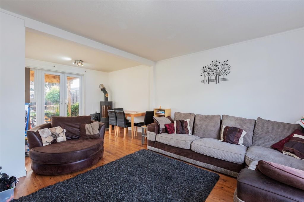 Property photo 2 of 15 5 Ward Gardens-03.Jpg