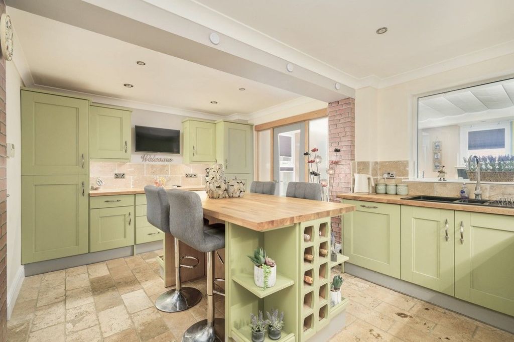 Property photo 2 of 30