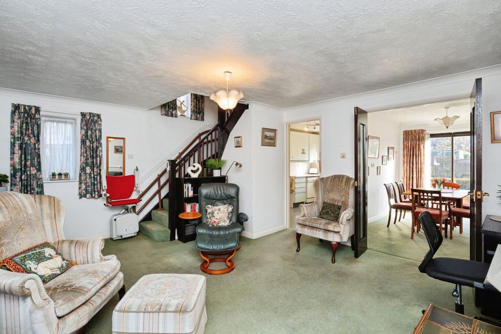 Property photo 2 of 22 Living Room