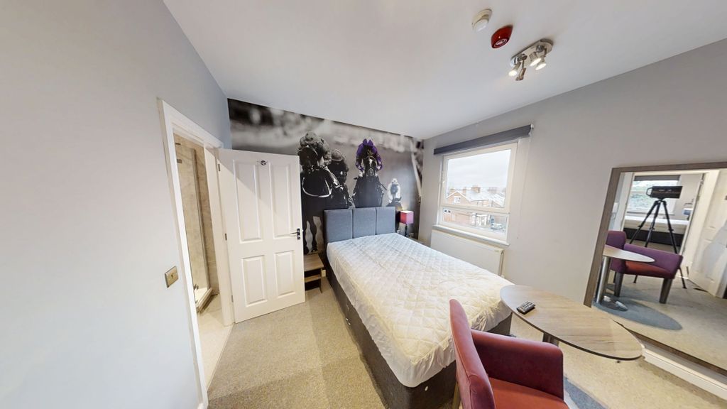 Property photo 3 of 11 R-11-03