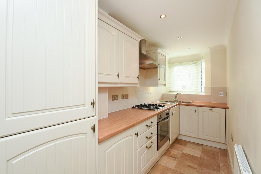 Property photo 3 of 10 Kitchen