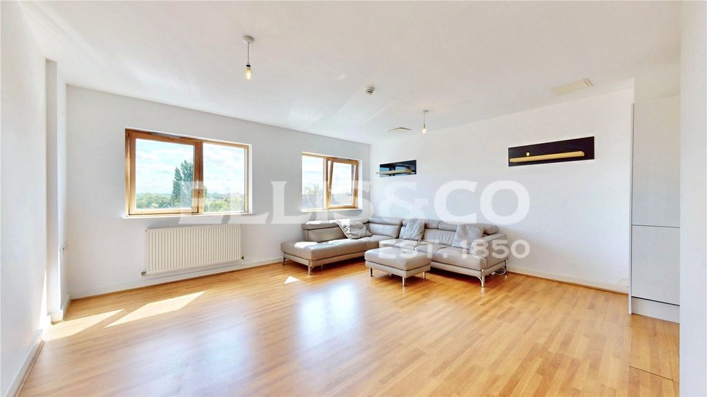 Property photo 1 of 16 Picture No. 08