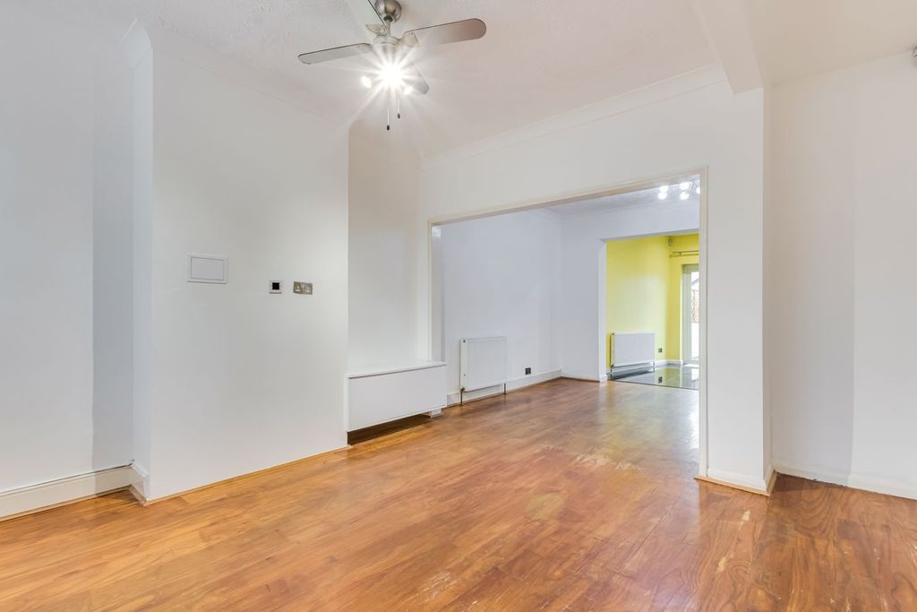 Property photo 3 of 18