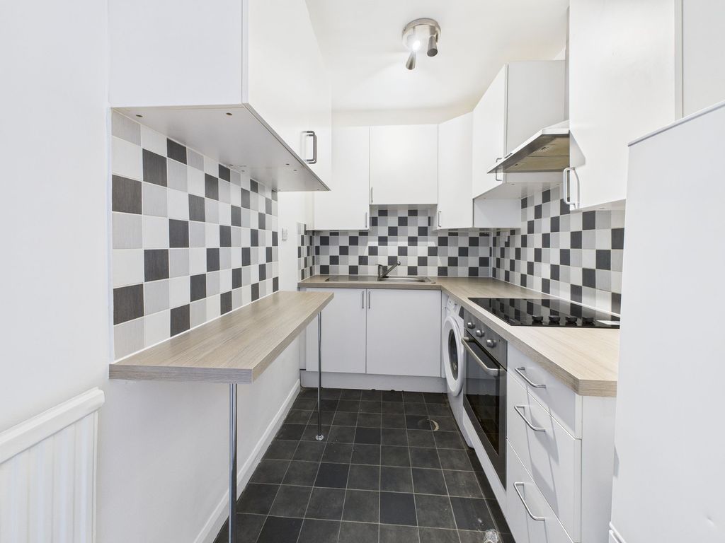 Property photo 3 of 13 Kitchen