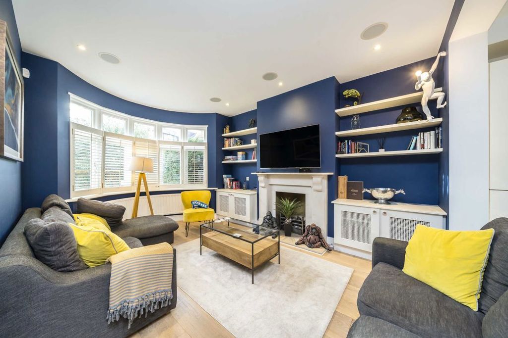 Property photo 2 of 8