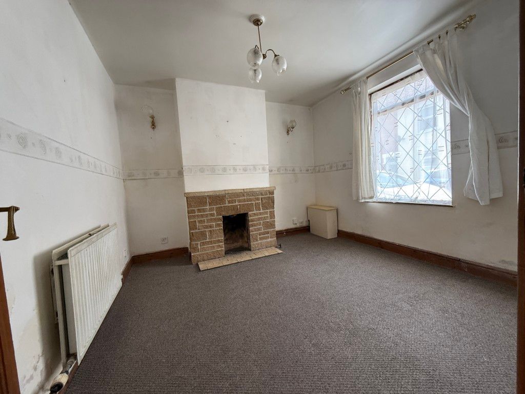 Property photo 2 of 10 Living Room