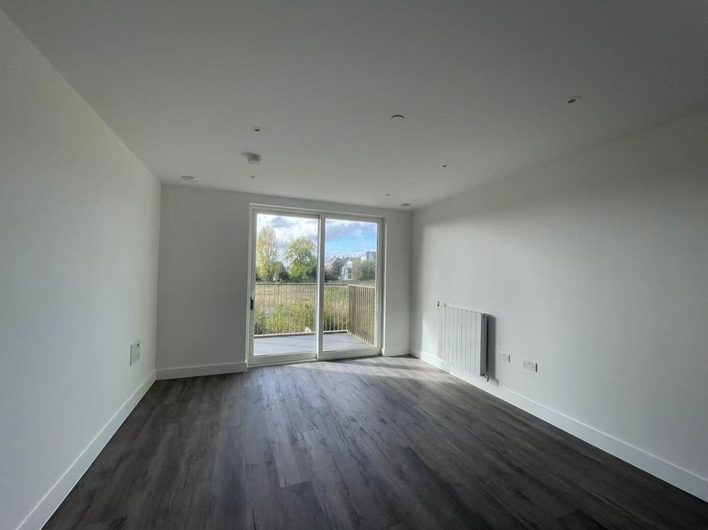 Property photo 3 of 6 Living Room