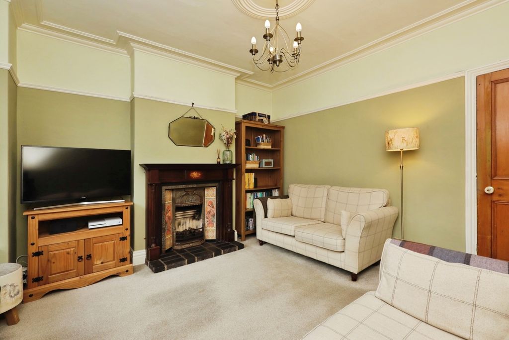 Property photo 3 of 27 Pbox-Img.Jpg