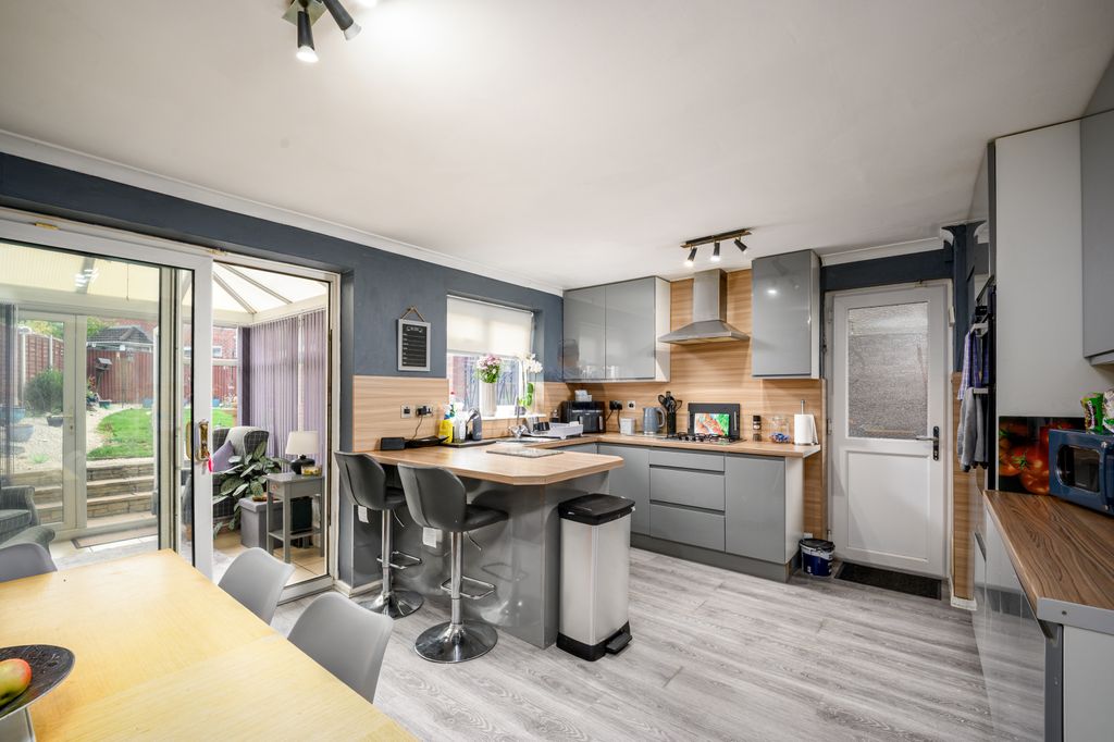 Property photo 1 of 23 04