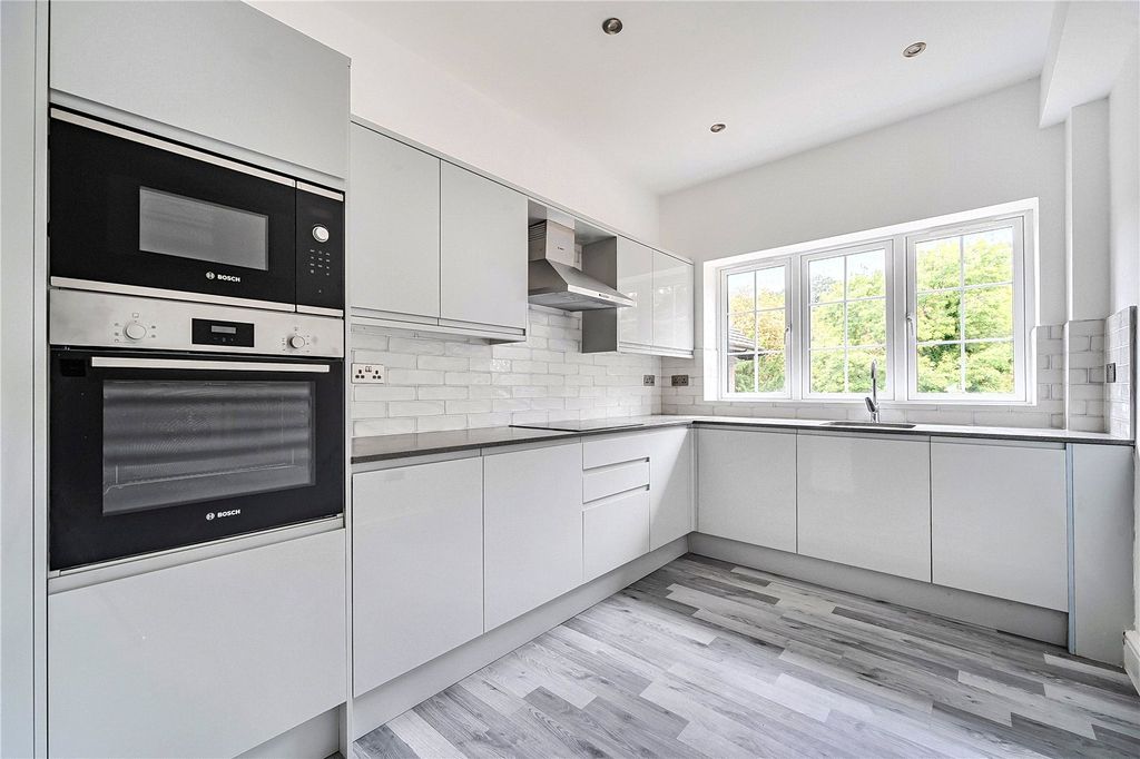 Property photo 1 of 16 Picture No. 12