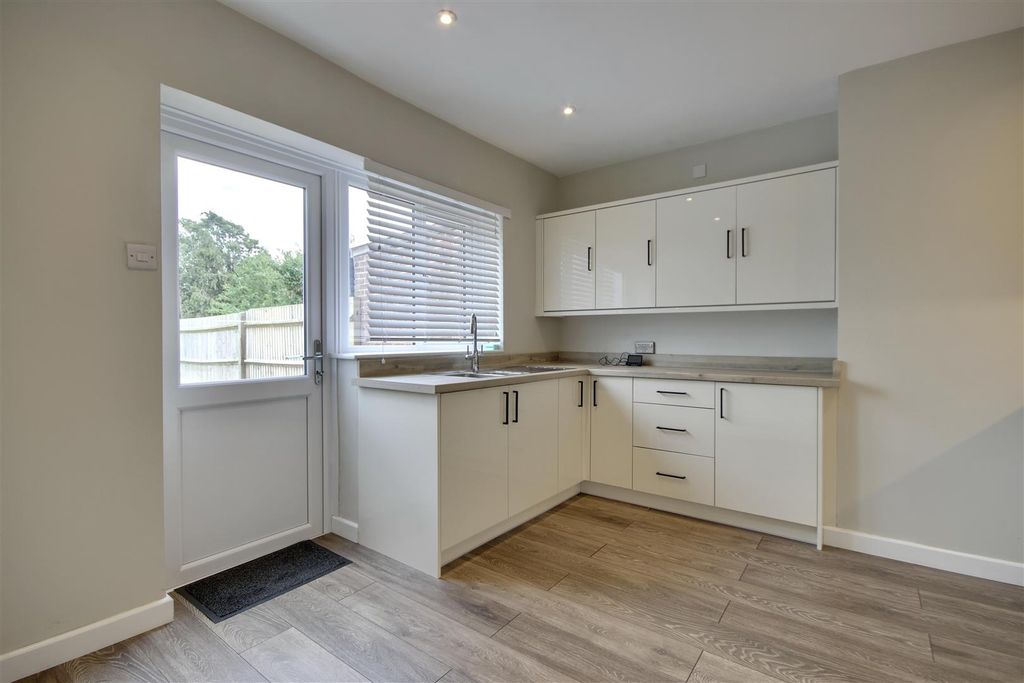 Property photo 2 of 19 Kitchen