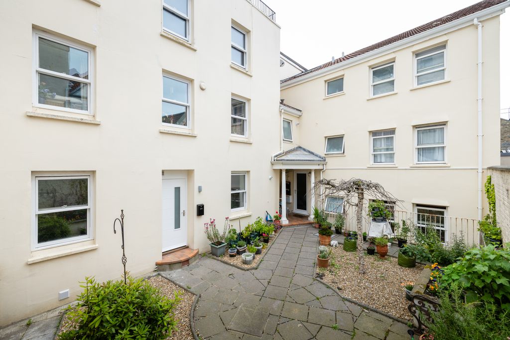 Property photo 2 of 19