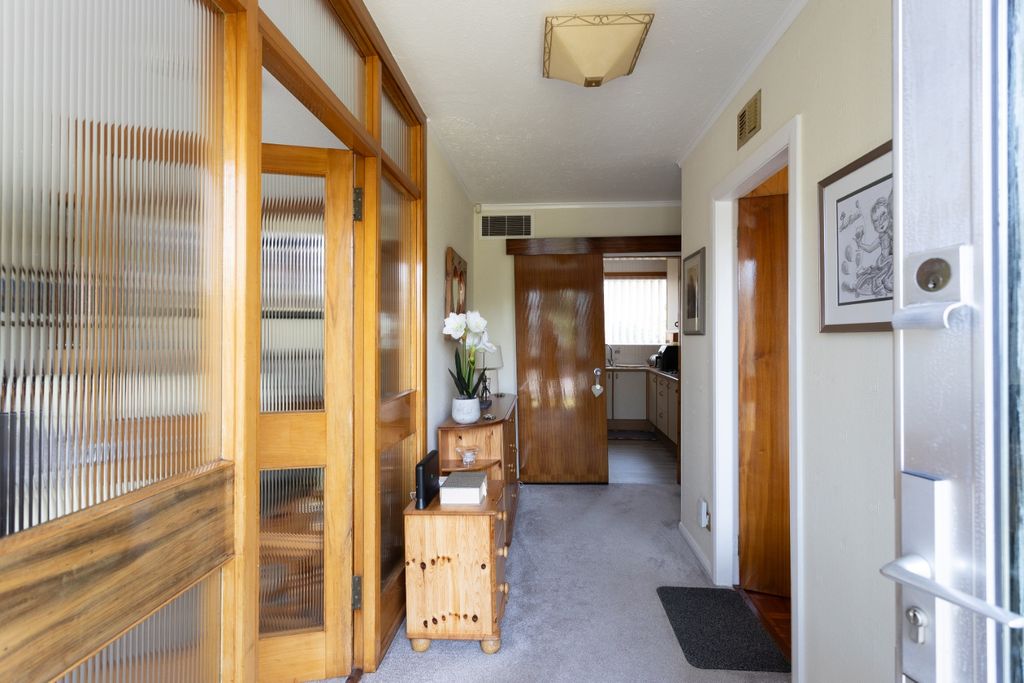 Property photo 2 of 29